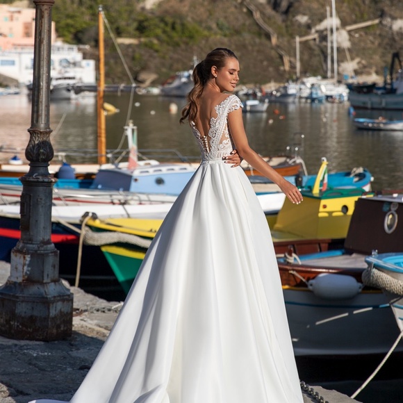 Monica Loretti Wedding Dress (#8128) Nude Ivory - Picture 5 of 5